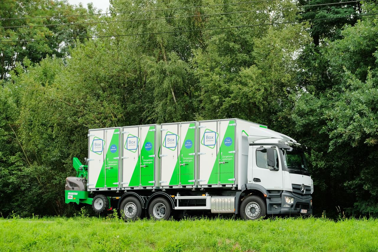 Vrachtwagen van Box@Home is onderweg naar de volgende klant